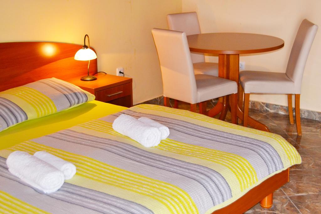 Apartments Barisic Hrvatskih Zrtava 404 Seget Vranjica Trogir Eksteriør bilde